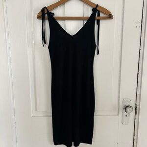 Olivia Rae Black Tie-Shoulder V-Neck Midi Dress